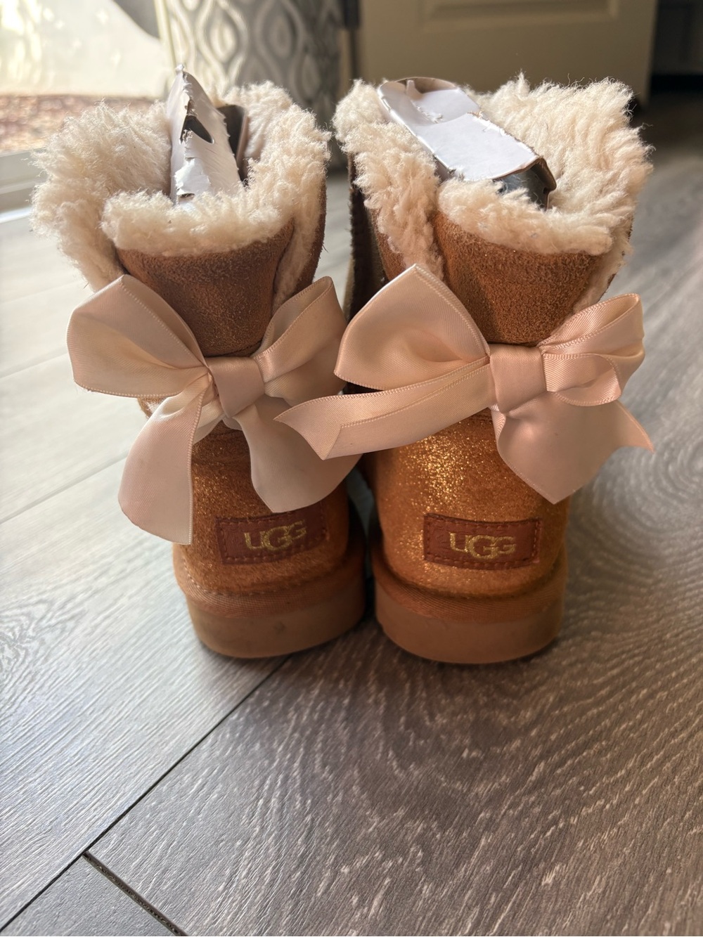 UGG Mini Chestnut Glimmer Bow Boots Women’s Size 7